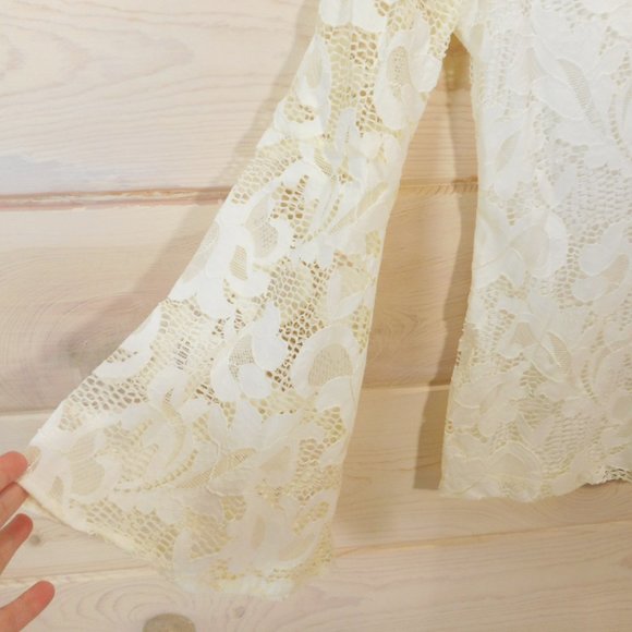 Alexia Admor Size S Cream Lace Top V-Neck Bell Sleeve Blouse Lined - Picture 4 of 8